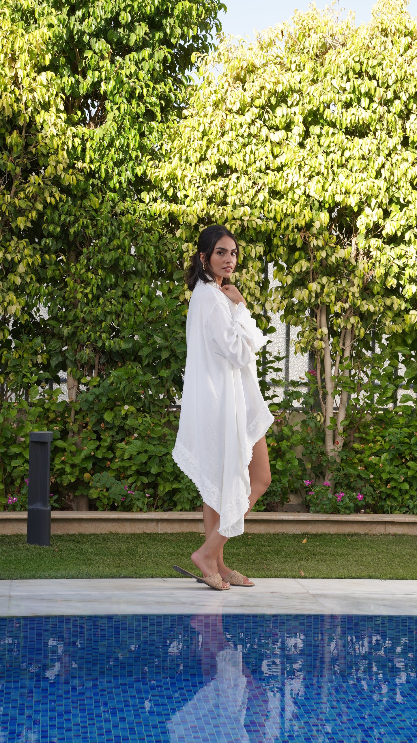 A SYMMETRIC HIGH LOW KIMONO IN WHITE