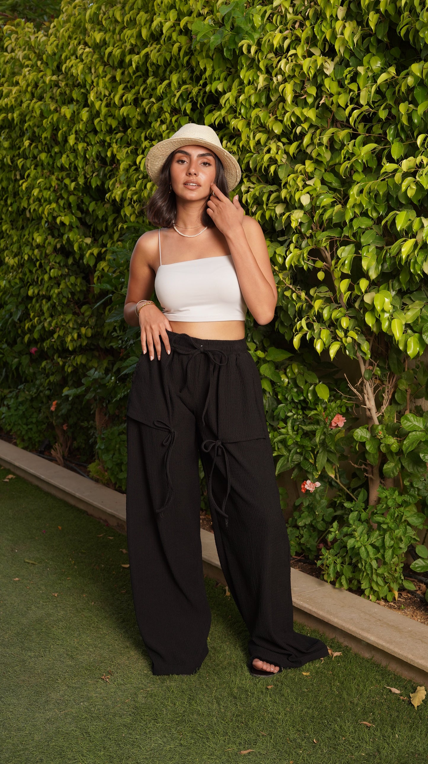 LARGE POCKET PANTS IN BLACK